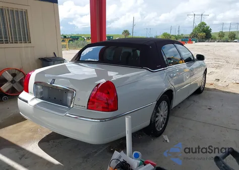2006 Lincoln Town Car Signature из США, поврежденный, VIN 1LNHM81W36Y602874